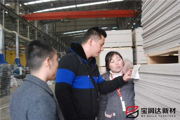 品質(zhì)保證！美國客戶采購商Patrick先生來訪寶潤達(dá)考察驗(yàn)貨