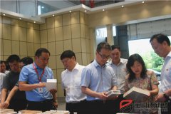寶豐縣縣委書記、縣長許紅兵率考察團(tuán)蒞臨寶潤達(dá)參觀調(diào)研